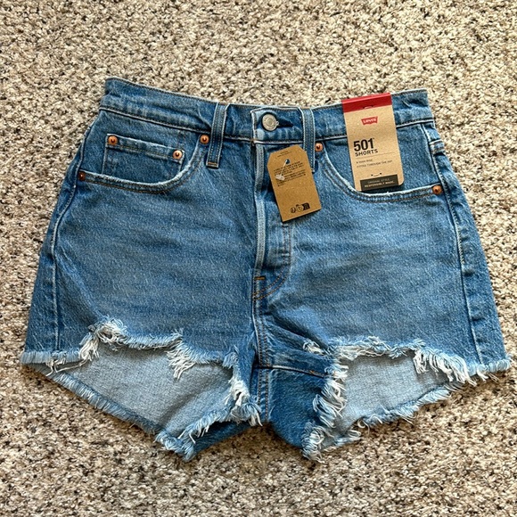 NWT Levi’s 501 Shorts - Picture 1 of 9